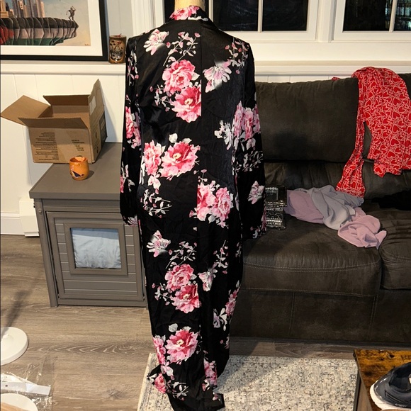 Floral Black and Pink Women's Kimono/robe - Picture 3 of 3